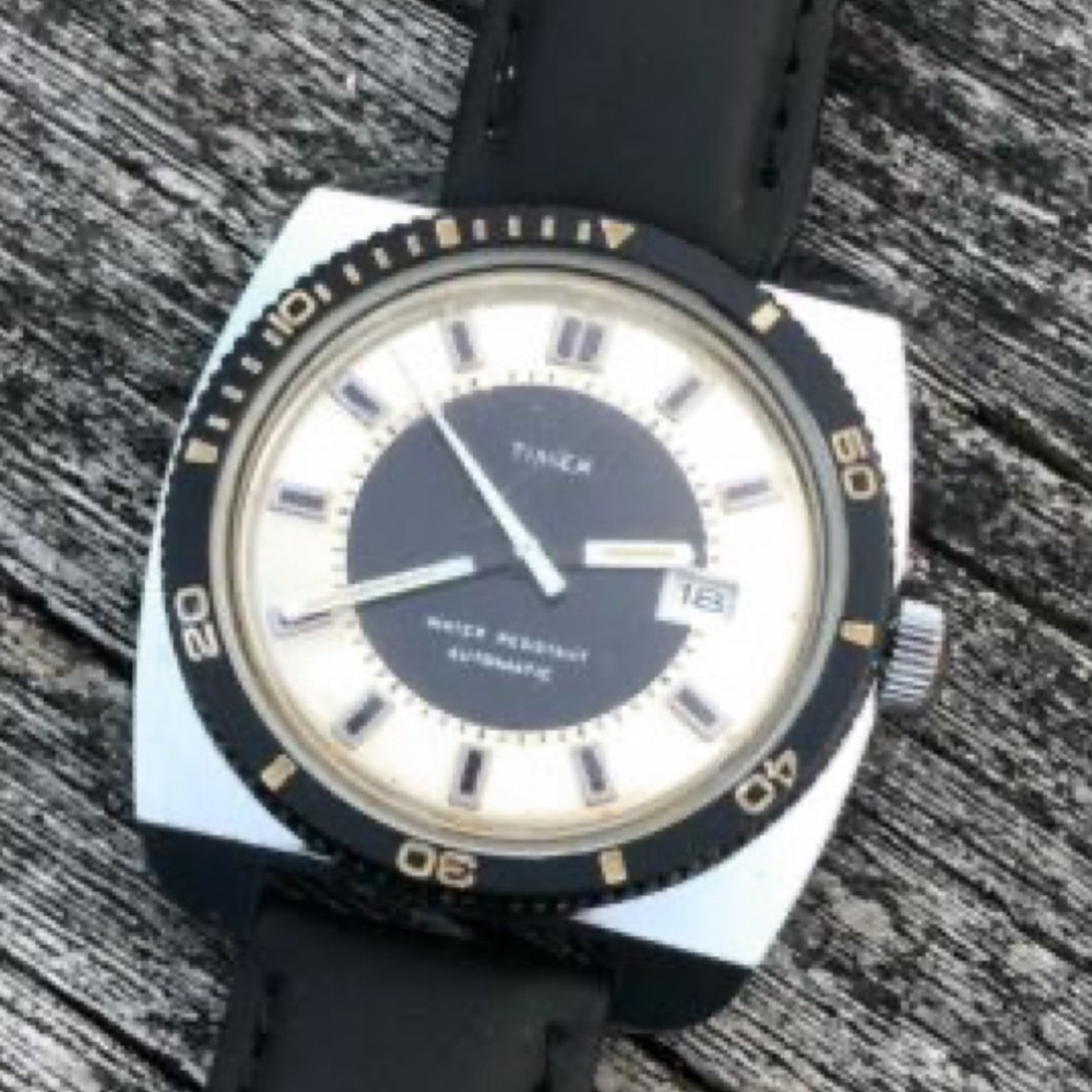 Timex 1972 43x39mm Leather Strap Watch